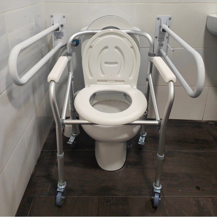 Silla para WC y ducha con ruedas plegable | Envío Gratis!